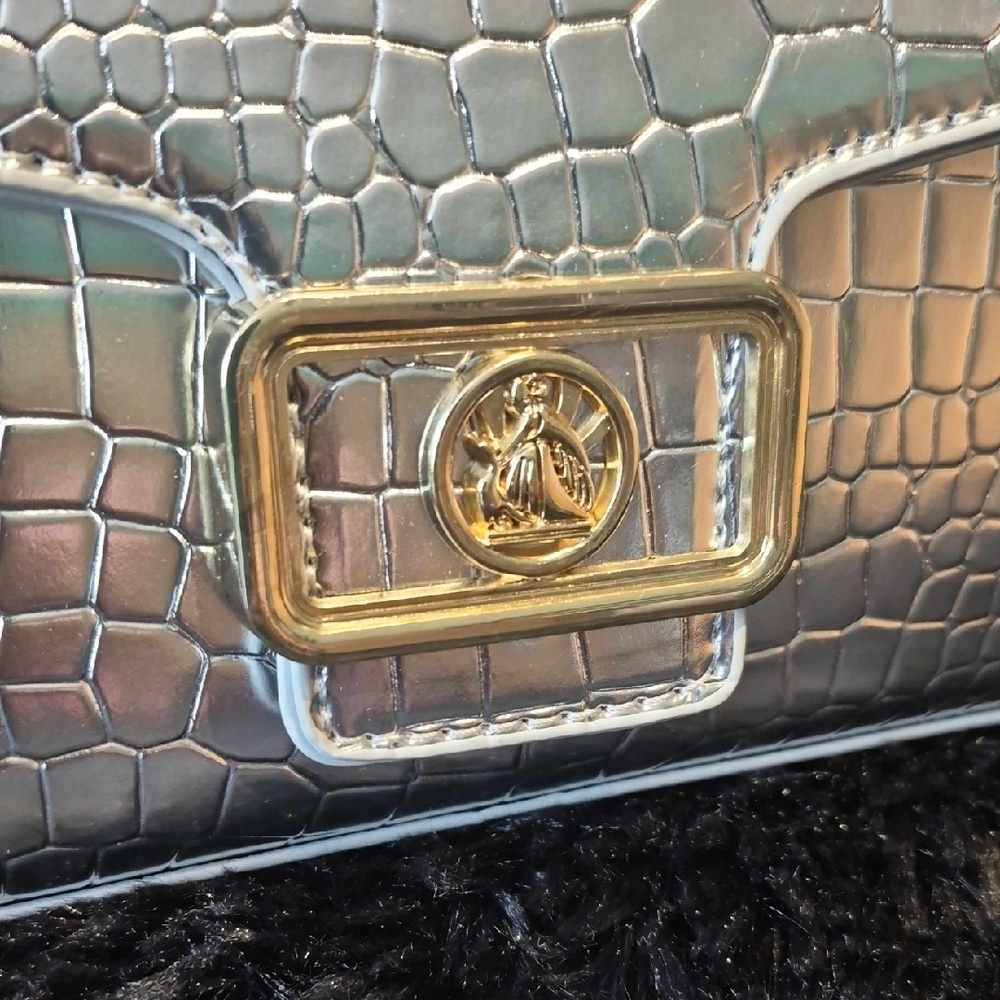 Chic Silver Crocodile Embossed Clutch with Gold Leopard Handle - Picture 8 of 17